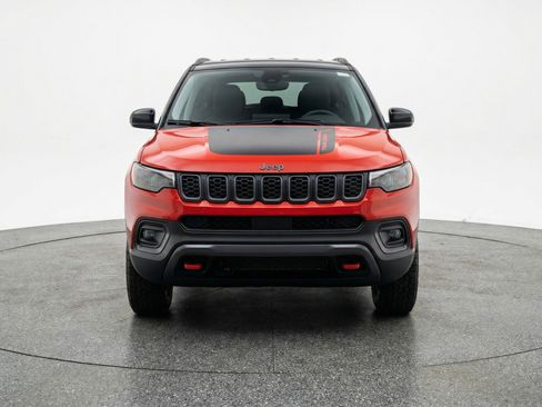 Used 2025 Jeep Compass Trailhawk AWD/4WD image 2