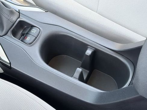 Used 2024 Toyota Corolla Cross LE FWD image 32