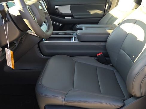 New 2025 Ford Expedition Active RWD image 18