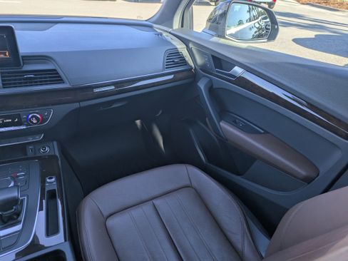Used 2019 Audi Q5 Premium w/ Convenience Package image 17
