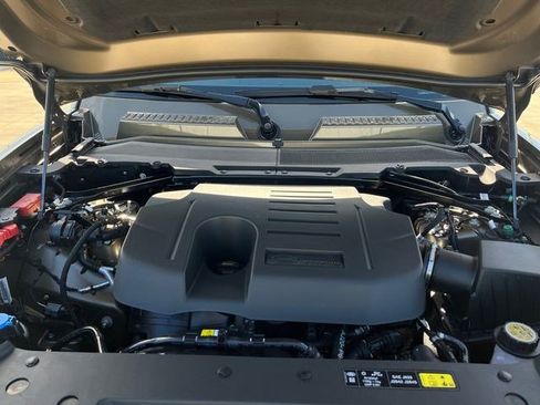 New 2026 Land Rover Defender 130 X-Dynamic SE AWD/4WD image 23