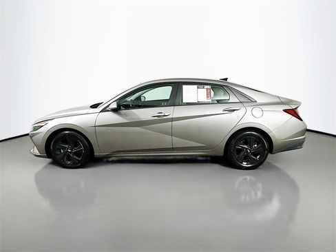 Used 2021 Hyundai Elantra SEL w/ Convenience Package image 5