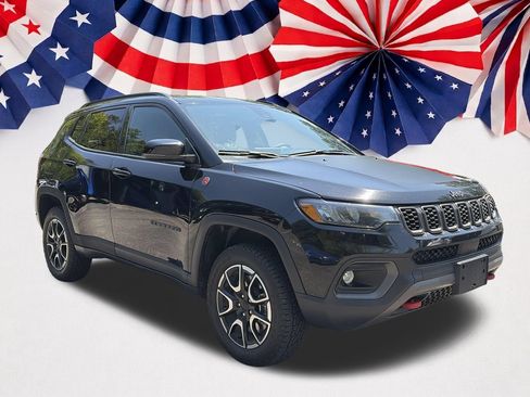 Used 2024 Jeep Compass Trailhawk AWD/4WD image 29