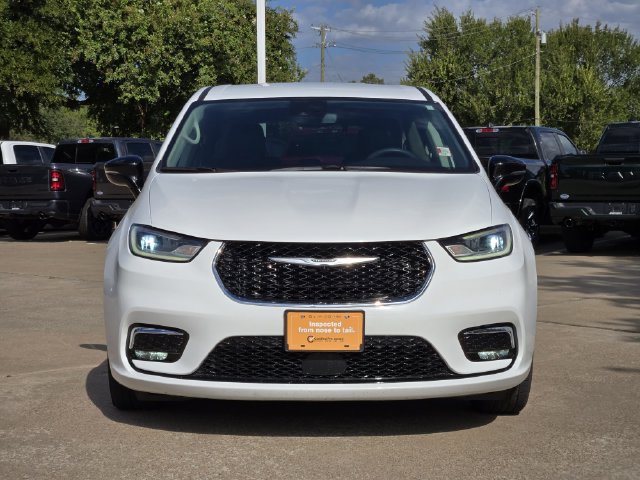 Certified 2024 Chrysler Pacifica Touring-L FWD image 2