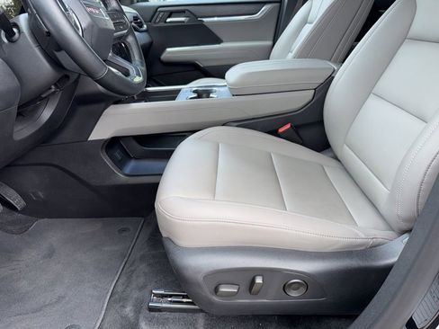 Used 2026 GMC Acadia Elevation w/ Elevation Premium Package FWD image 14