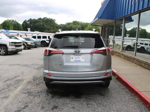 Used 2018 Toyota RAV4 XLE AWD/4WD image 5