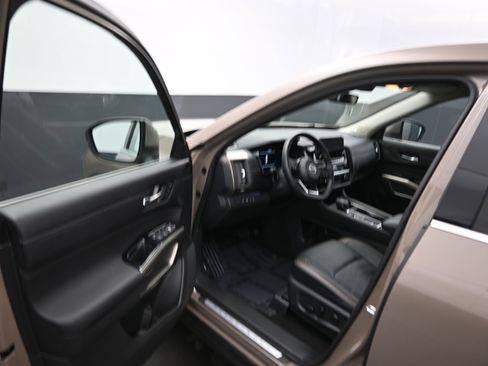 Certified 2024 Nissan Pathfinder Platinum w/ Cargo Package image 16