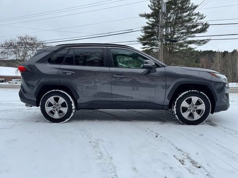 Used 2022 Toyota RAV4 XLE w/ Convenience Package image 4