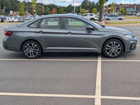 Used 2025 Volkswagen Jetta Sport FWD image 3