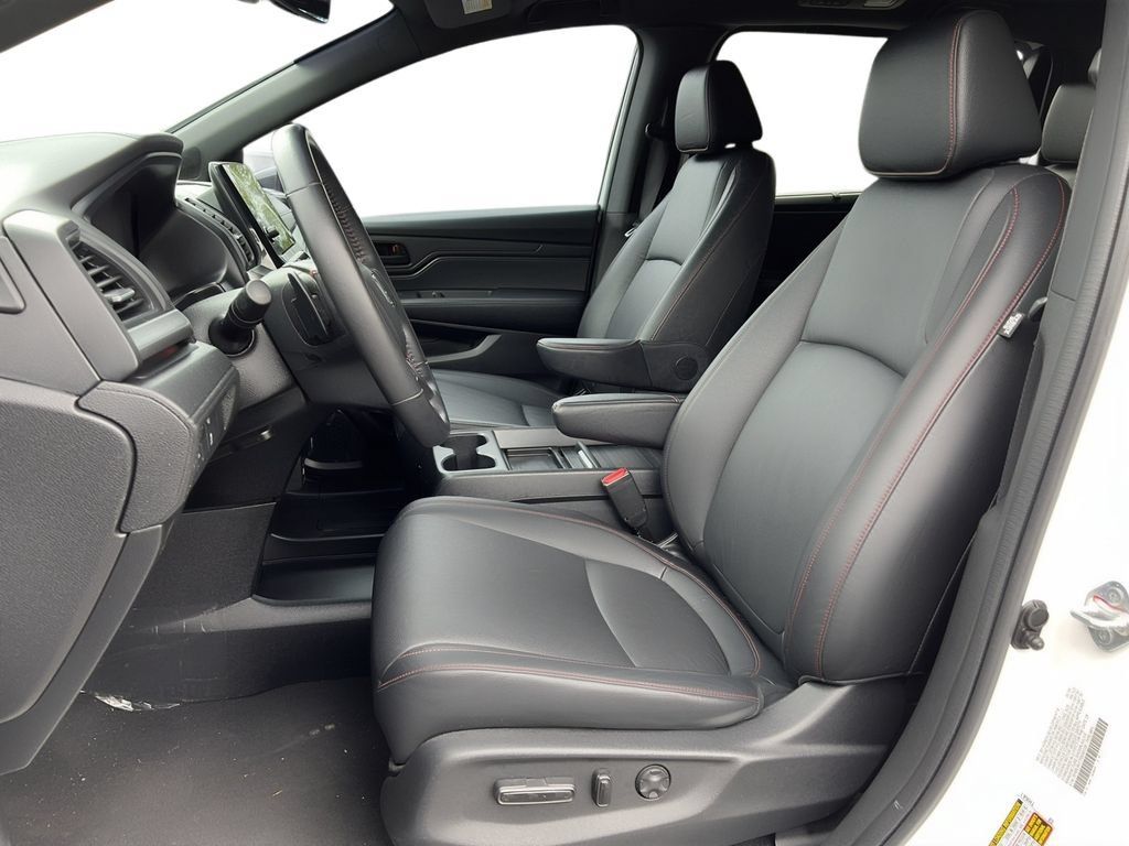 Used 2024 Honda Odyssey Sport image 6