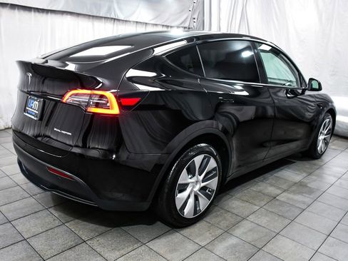 Used 2021 Tesla Model Y Long Range AWD/4WD image 6