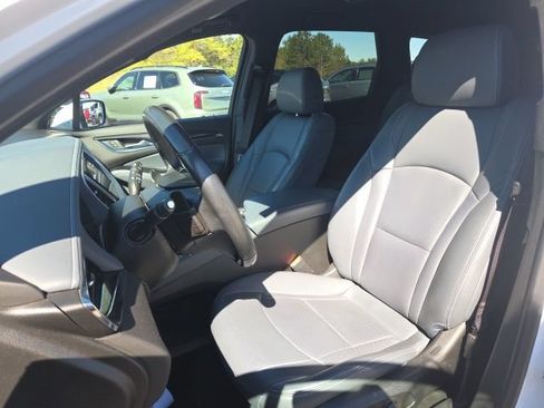 Used 2023 Buick Enclave Essence AWD/4WD image 13