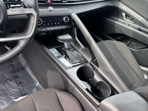 Used 2025 Hyundai Elantra SEL image 42