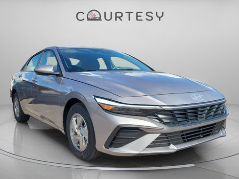 New 2026 Hyundai Elantra SE image 4