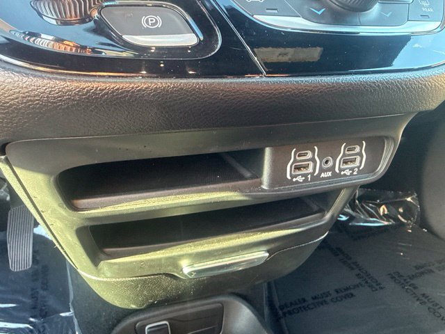 Used 2025 Chrysler Pacifica Select FWD image 23