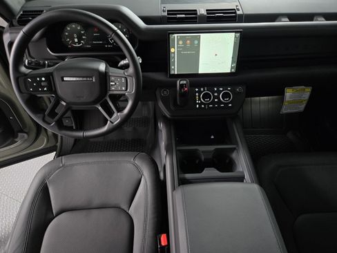 New 2025 Land Rover Defender 90 X-Dynamic SE image 4