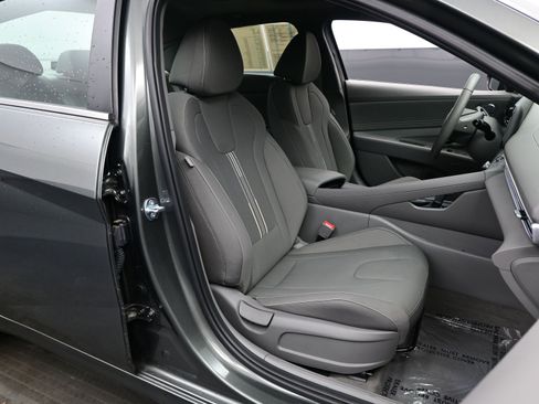 Certified 2025 Hyundai Elantra SEL image 12