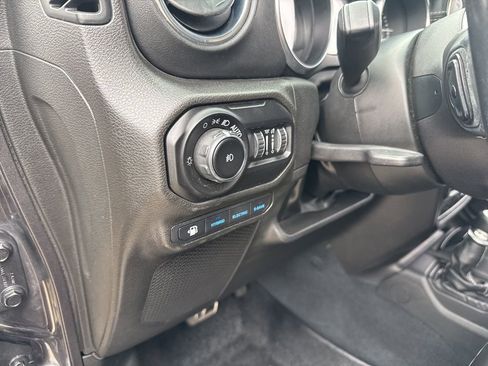 Used 2022 Jeep Wrangler Unlimited Sahara image 9