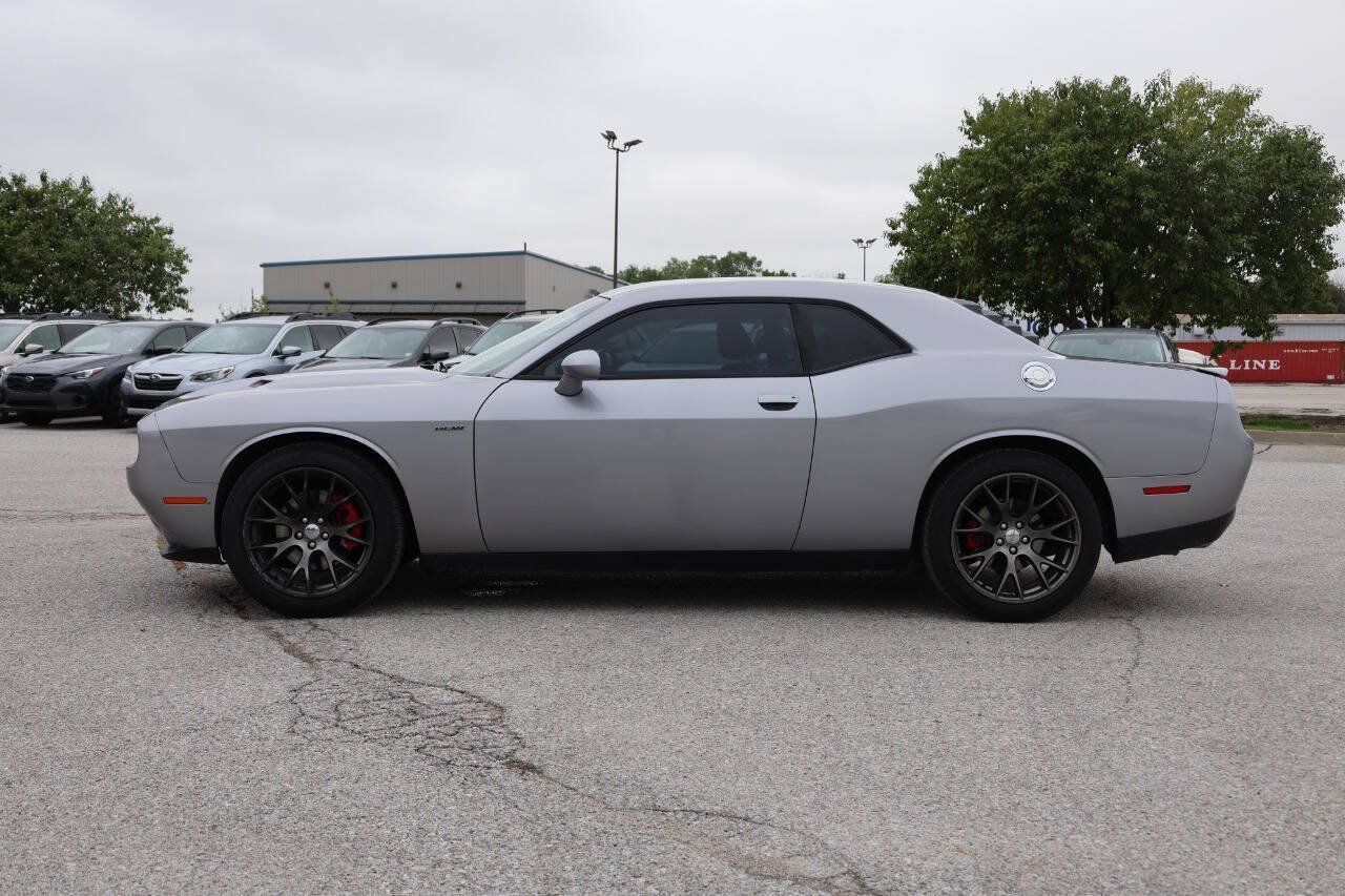 Used 2017 Dodge Challenger R/T RWD image 8