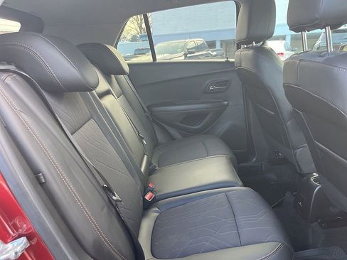 Used 2022 Chevrolet Trax LT w/ LT Convenience Package image 49