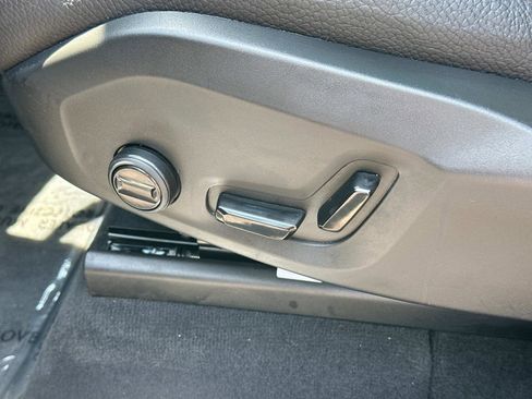 Certified 2025 Volvo XC90 B6 Plus image 18