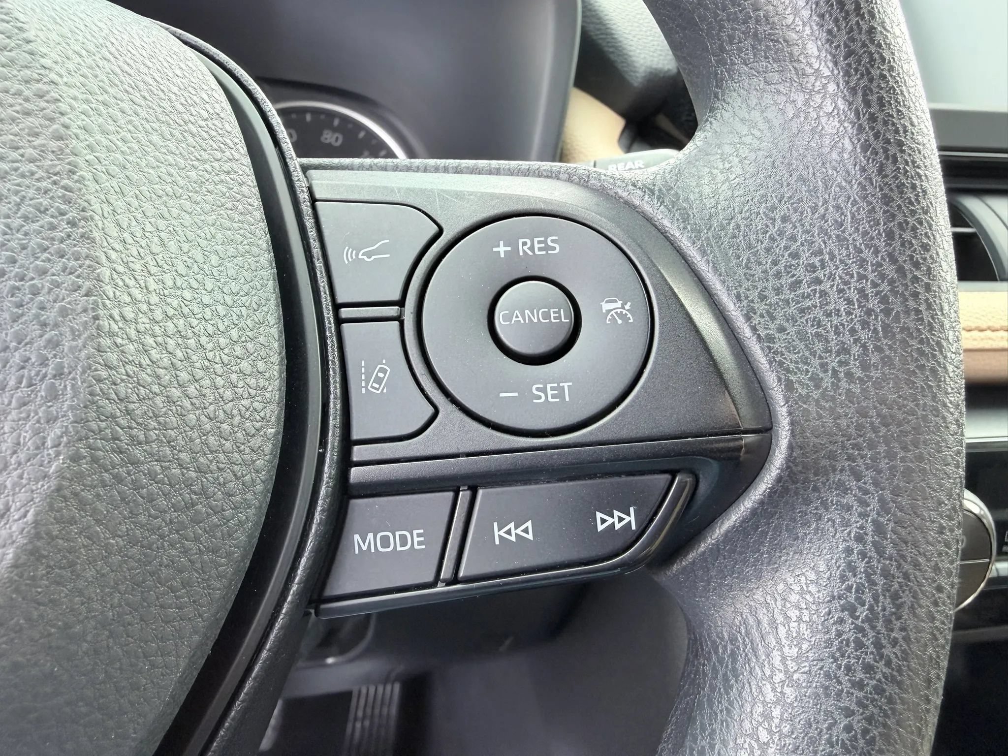 Used 2021 Toyota RAV4 LE AWD/4WD image 21