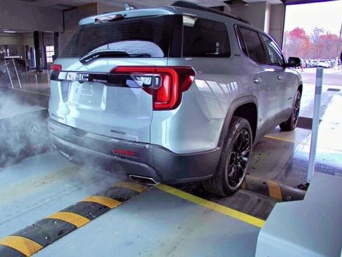 Used 2023 GMC Acadia SLE w/ Driver Convenience Package image 9