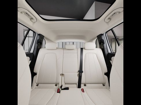 Certified 2026 Mercedes-Benz GLB 250 4MATIC image 44
