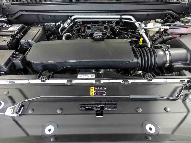 New 2026 Chevrolet Colorado ZR2 w/ Technology Package AWD/4WD image 22