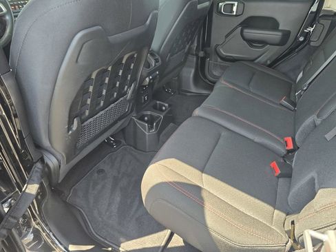 Used 2022 Jeep Wrangler Unlimited Rubicon AWD/4WD image 12