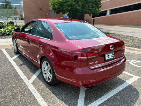 Used 2017 Volkswagen Jetta SEL FWD image 4