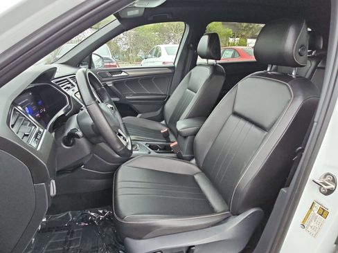 Used 2022 Volkswagen Tiguan SE R-Line image 17