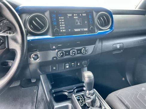 Used 2018 Toyota Tacoma TRD Off-Road RWD image 18