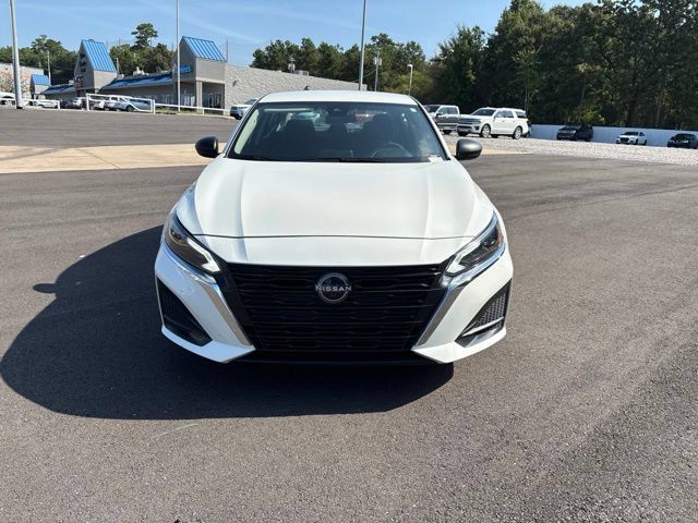 Used 2025 Nissan Altima 2.5 SV FWD image 2