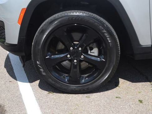 Used 2023 Jeep Grand Cherokee L Laredo AWD/4WD image 30