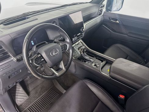 Used 2024 Lexus GX 550 w/ Accessory Package (Z1) AWD/4WD image 11