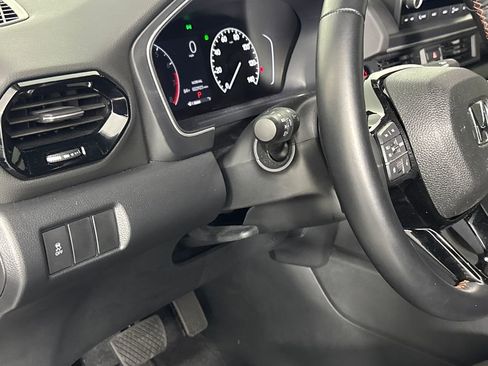 Used 2025 Honda Pilot Sport image 12