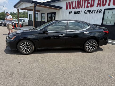 Used 2023 Nissan Altima 2.5 SV w/ SV Premium Package AWD/4WD image 12