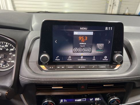 Used 2025 Nissan Rogue SV image 30