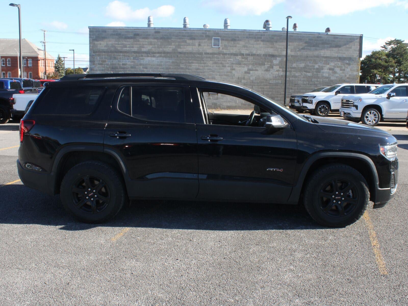 Used 2023 GMC Acadia AT4 w/ Preferred Package AWD/4WD image 4
