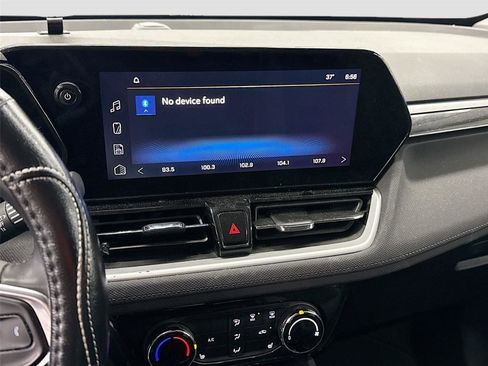 Used 2025 Chevrolet TrailBlazer LT w/ LT Cold Weather Package image 3