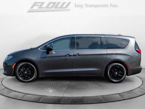 Used 2023 Chrysler Voyager LX FWD image 5