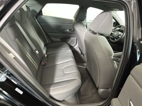 Certified 2025 Hyundai Elantra SEL FWD image 30