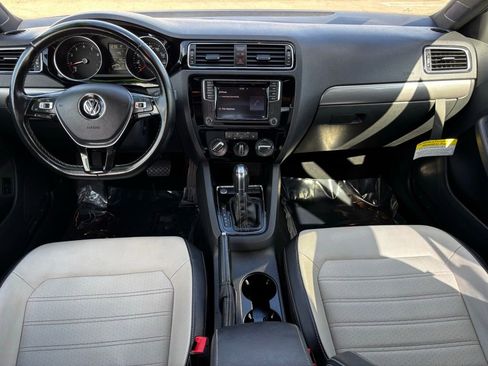 Used 2017 Volkswagen Jetta Sport image 18
