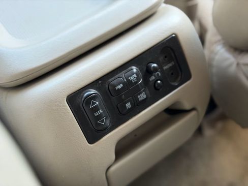 Used 2001 Chevrolet Tahoe LT w/ LT Preferred Equipment Group AWD/4WD image 26