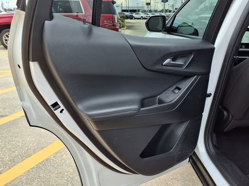 Used 2025 Chevrolet Equinox LT FWD image 13