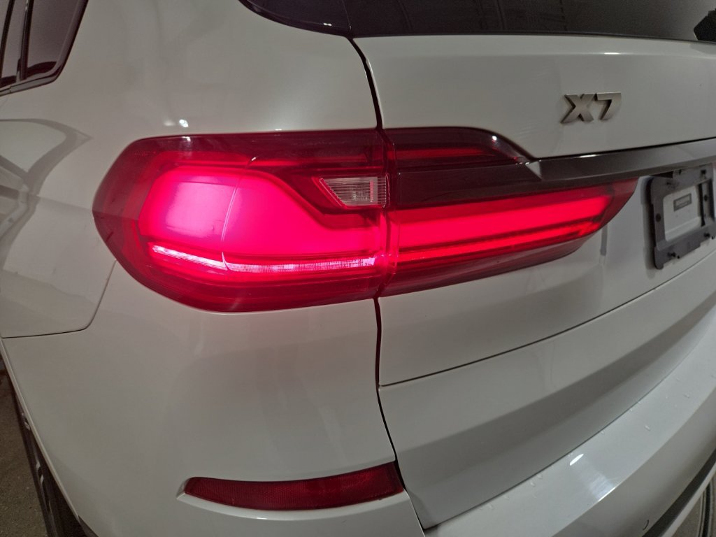 Used 2020 BMW X7 M50i w/ Dynamic Handling Package AWD/4WD image 26