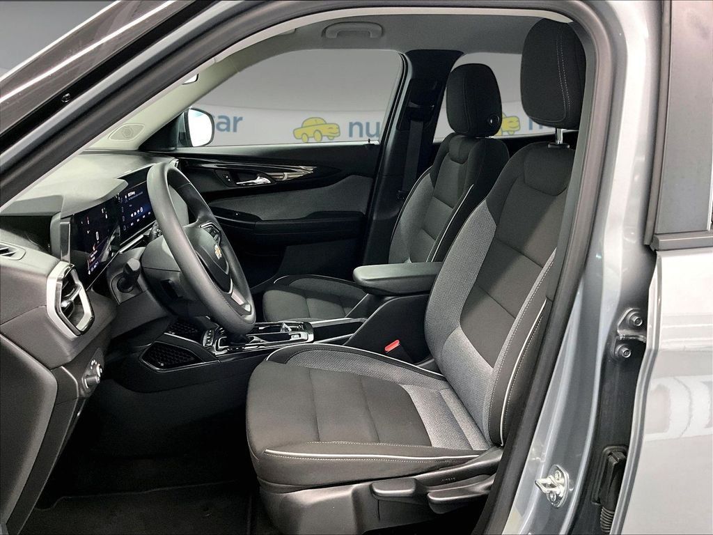 Used 2025 Chevrolet TrailBlazer LT AWD/4WD image 10