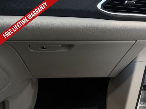 Used 2023 Chrysler Pacifica Limited FWD image 49