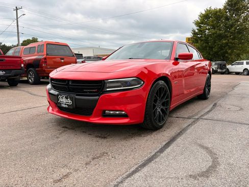 Used 2016 Dodge Charger R/T RWD image 4